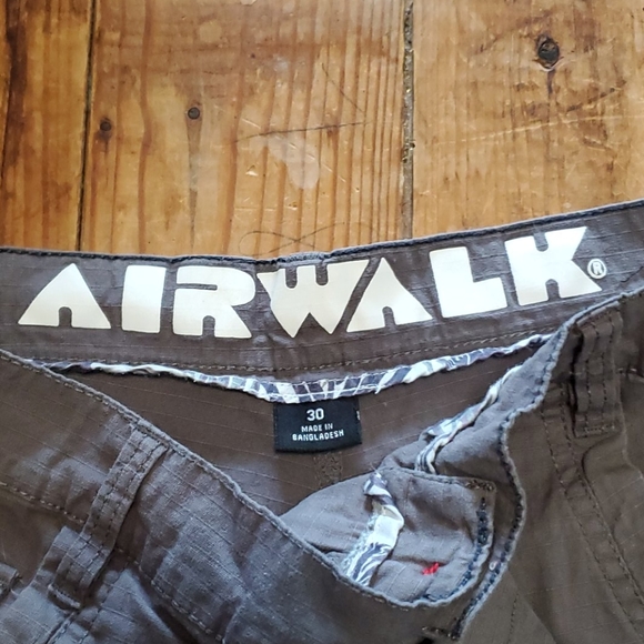 Men's Airwalk Shorts 30 - Picture 3 of 3